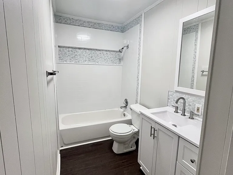 207 Lake Dr — Photo 4