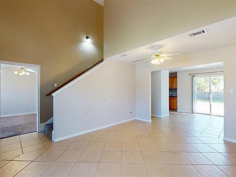 2407 Pintail Loop — Photo 2
