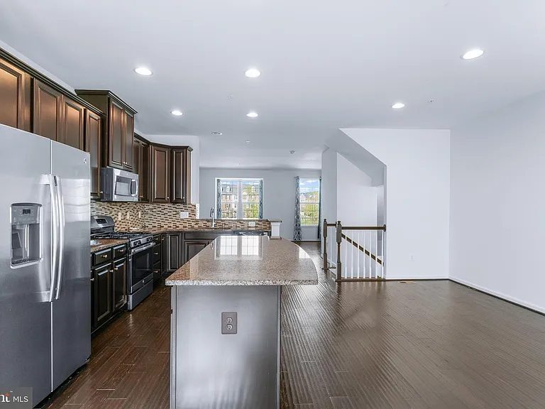 5365 S Center Dr — Photo 9