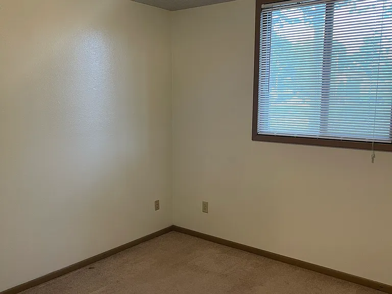132 N Dodge St #3 — Photo 9