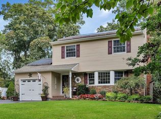 5 Greenwich Rd, Smithtown, NY 11787