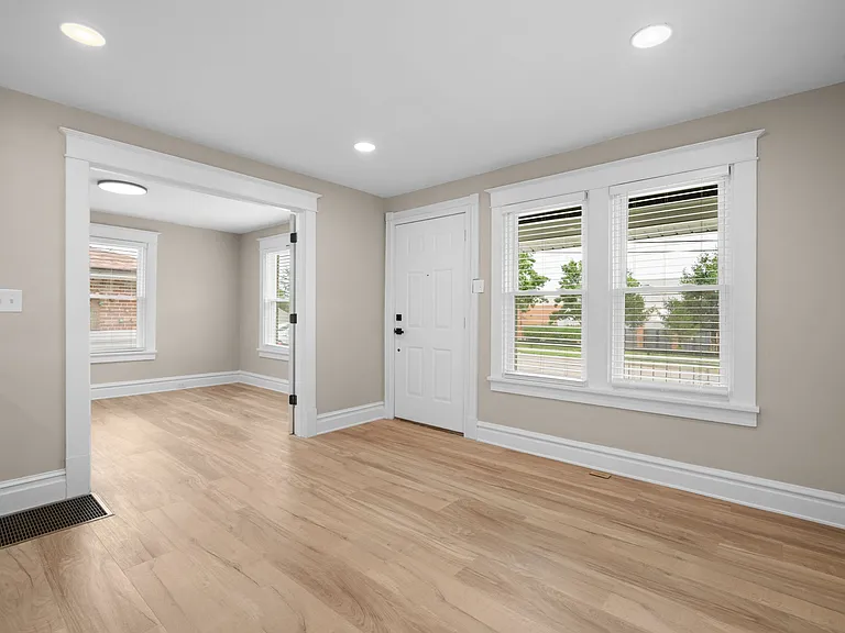 7921 W Bruno Ave — Photo 9