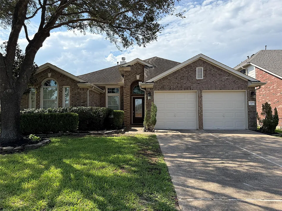 27219 Camden Glen Ln