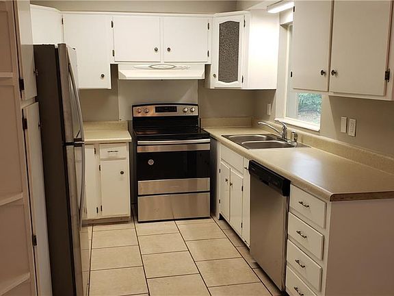 5th image of 247 Sherwood Ln