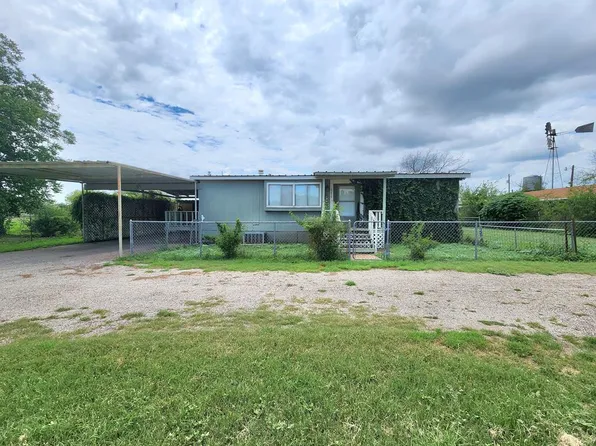 111 W Duncan Ave, Mertzon, TX 76941