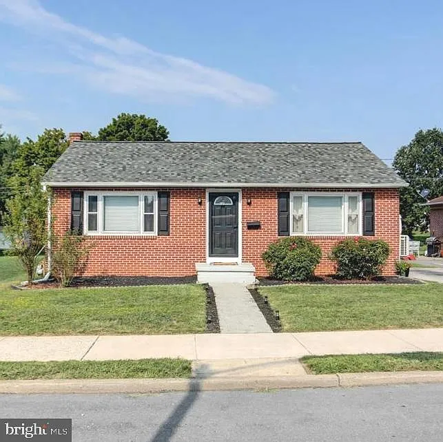 121 Grandview Ave photo 1
