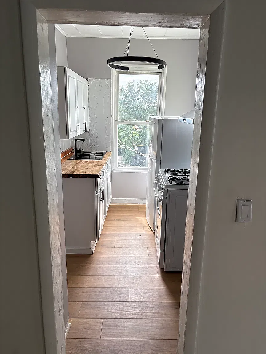 2 bed, 1000 sqft, $1,950 — Photo 2
