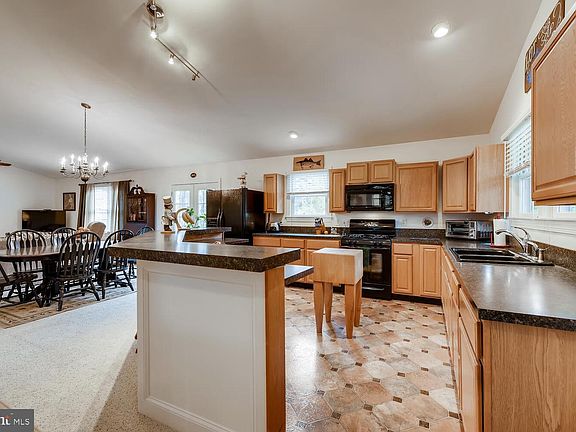 5th image of 1438 Harvey Ave