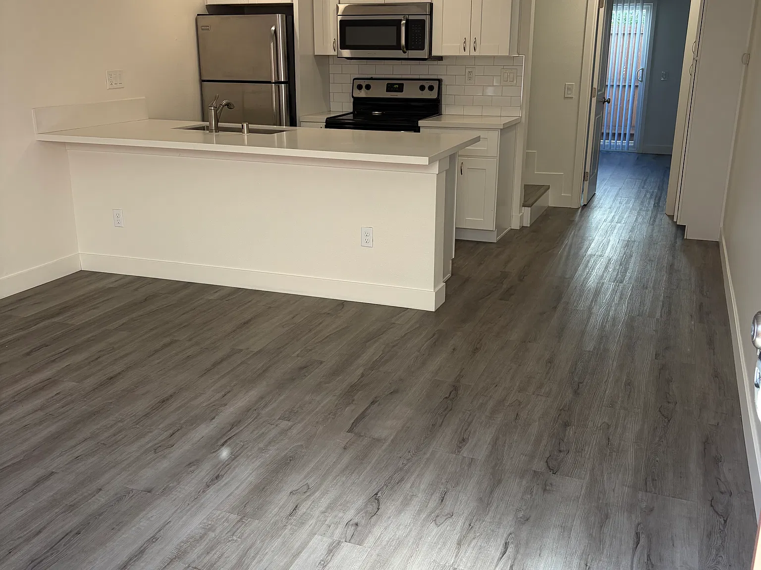 3 bed, 1026 sqft, $3,780 — Photo 4