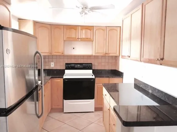 236 Castlewood Dr APT 104, North Palm Beach, FL 33408