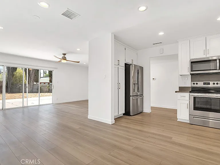 6650 Jumilla Ave — Photo 4