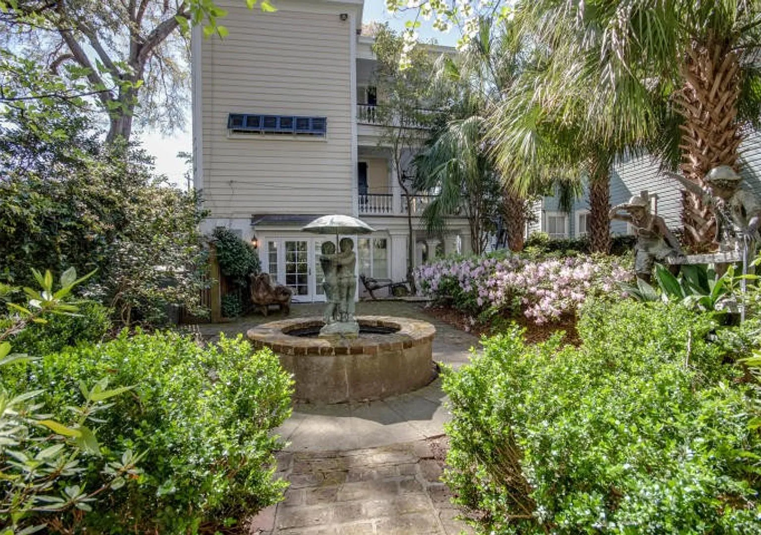 Beautiful 2 BR/1 BA Furnished Apartment Available in Downtown Charleston! — Photo 3