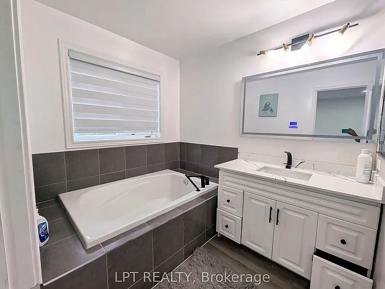 22 Dufay Rd — Photo 9