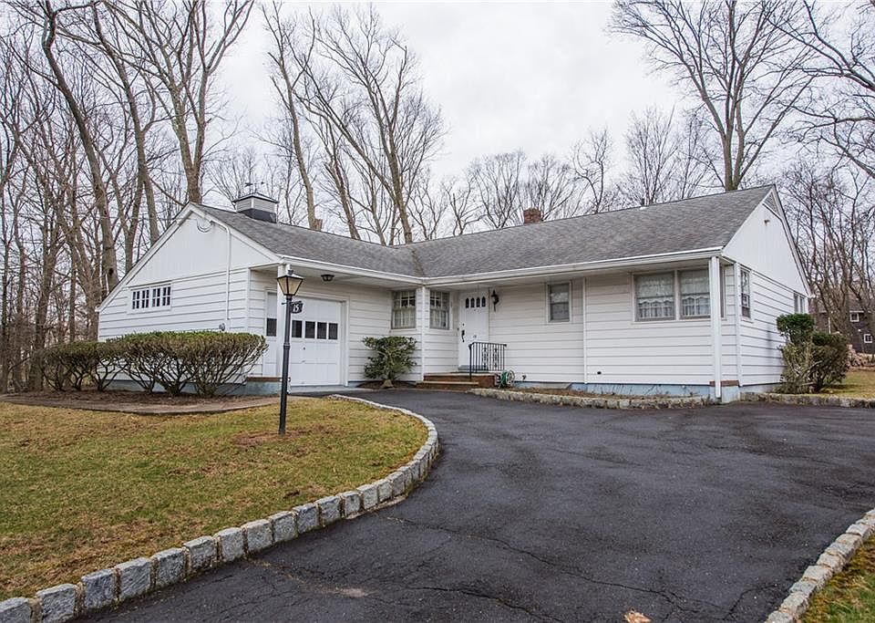 1st image of 15 Lake Park Dr