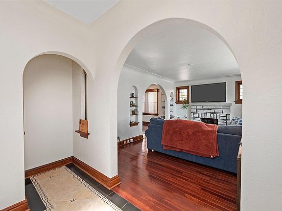 3rd image of 6765 Plainview Ave