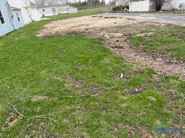 755 Circle Dr, Fostoria, OH 44830