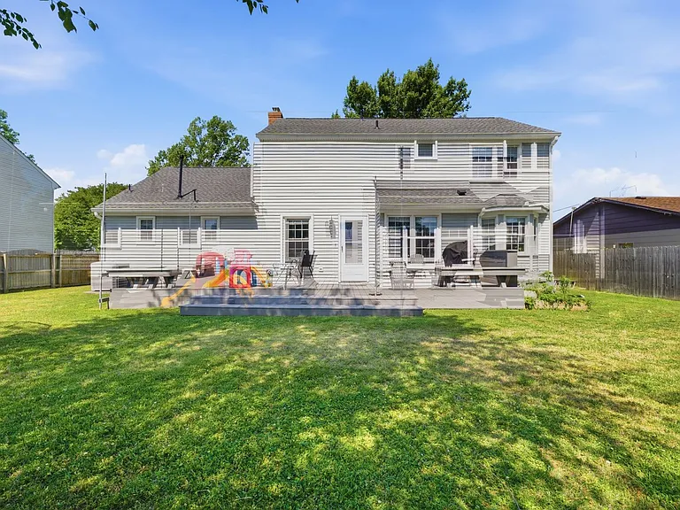 368 Gainsborough Rd — Photo 38