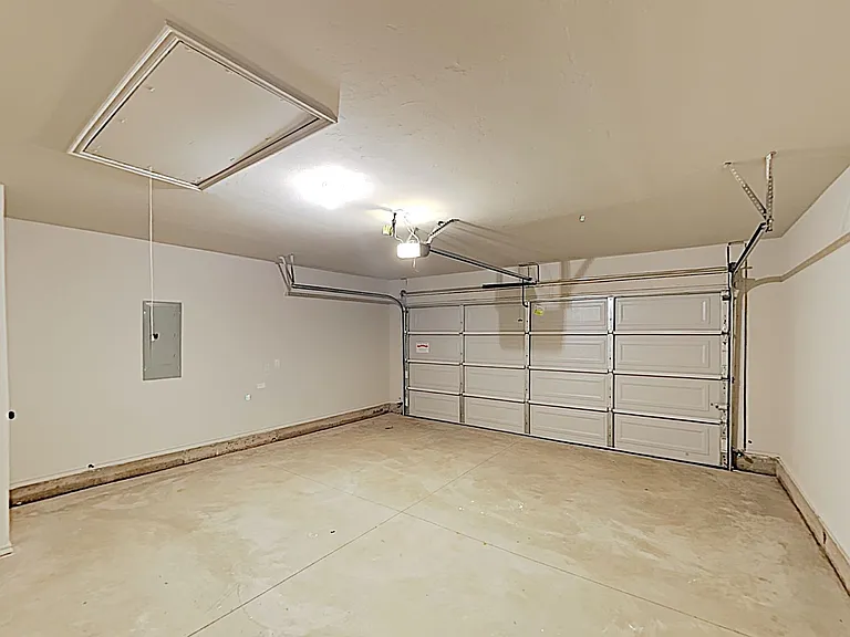 404 Charles Ct — Photo 20
