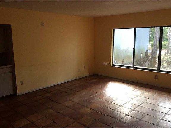 3rd image of 102 Wisteria Dr