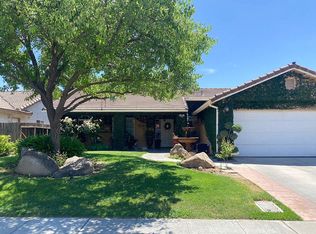 986 La Perla Ln, Madera, CA 93638