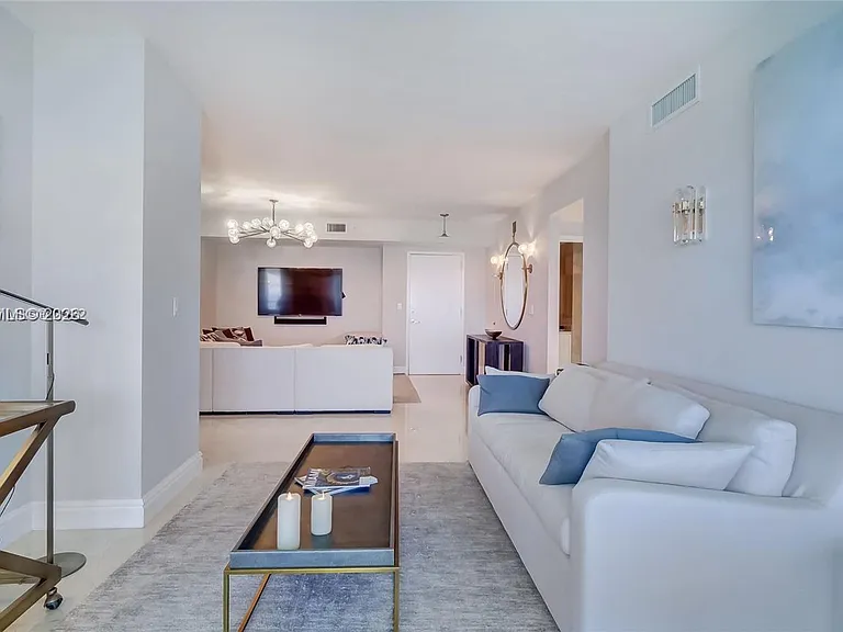 6365 Collins Ave #3802 — Photo 8