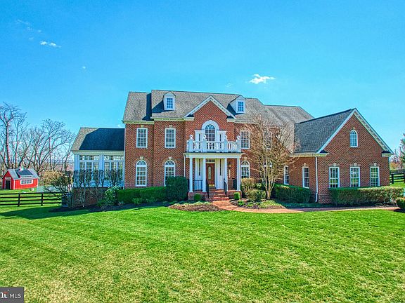 3rd image of 35327 Greyfriar Dr