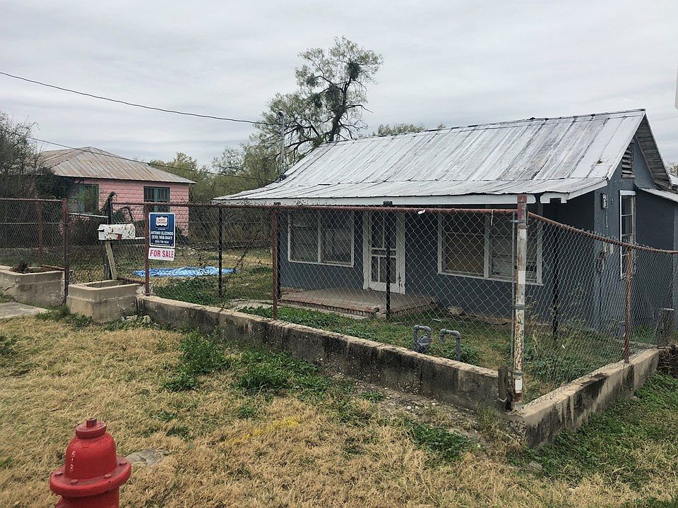 2nd image of 597 Medina St