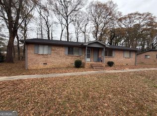 816 Jesters Lake Dr, Jonesboro, GA 30236