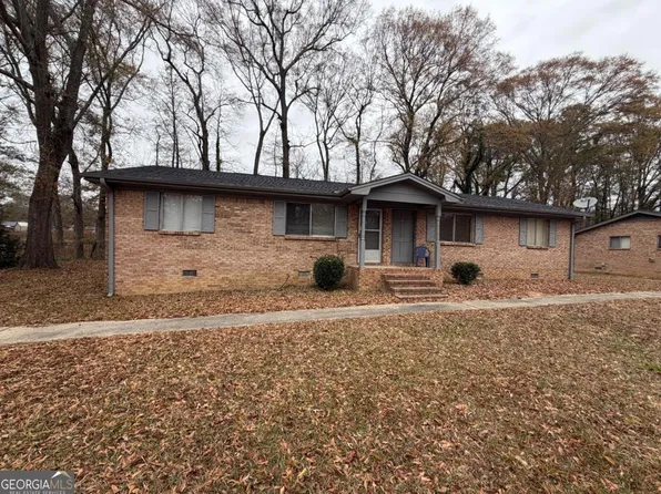 816 Jesters Lake Dr, Jonesboro, GA 30236