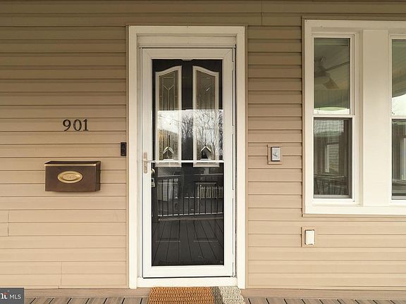 4th image of 901 Belmont Ave
