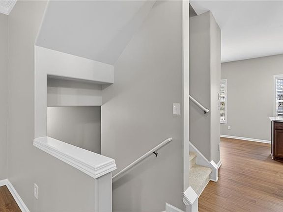 5th image of 1186 Lake Point Way