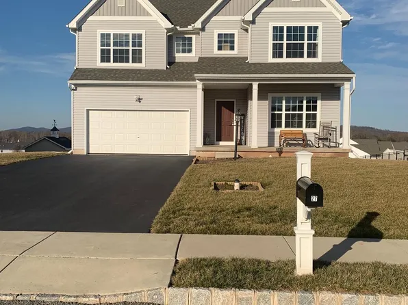 27 Sovereign Dr, Douglassville, PA 19518