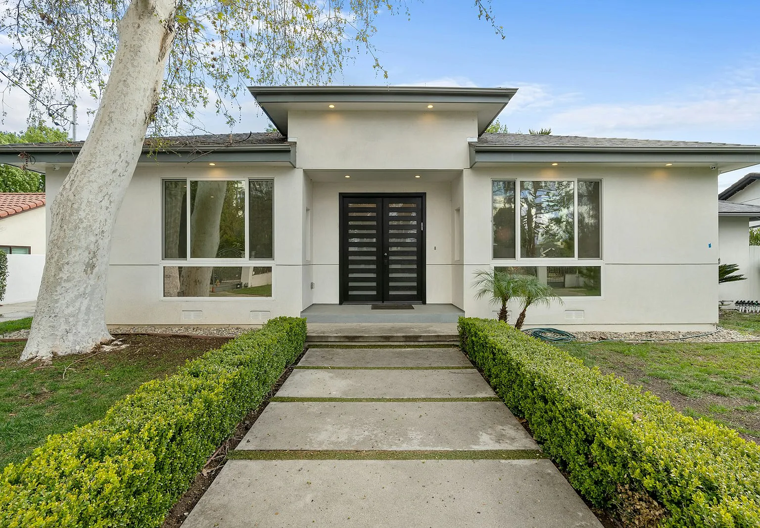 22904 Calvert Street — Photo 2