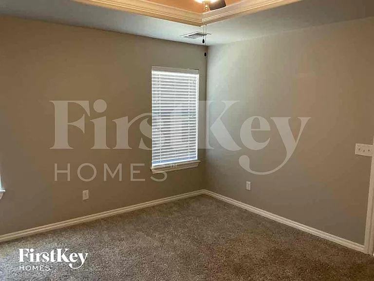 2504 Gerald Ct — Photo 5