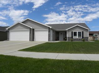808 Keidel Trl SW, Mandan, ND 58554