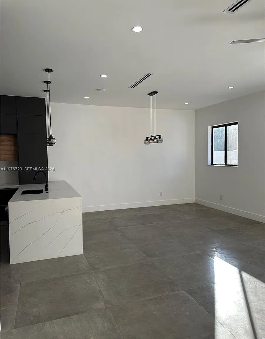4655 SW 32nd Ave — Photo 3