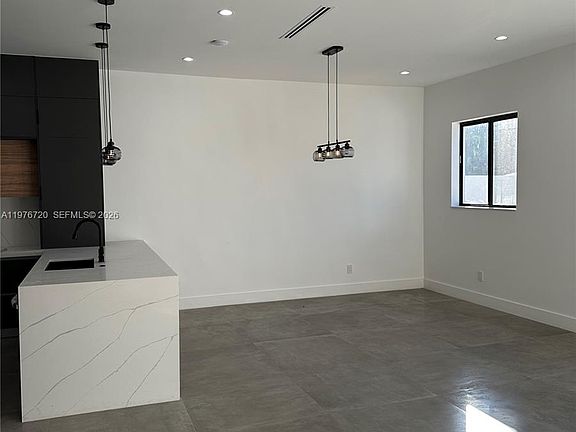 3rd image of 4655 SW 32nd Ave