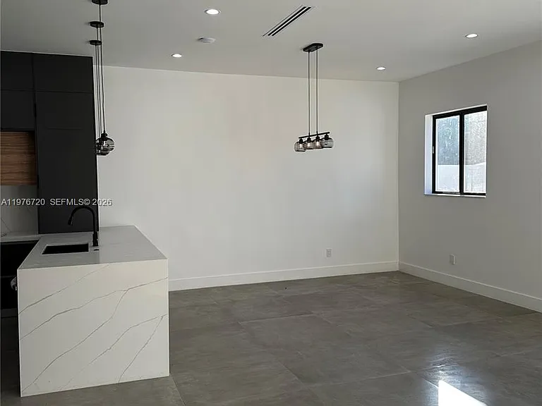 4655 SW 32nd Ave — Photo 3