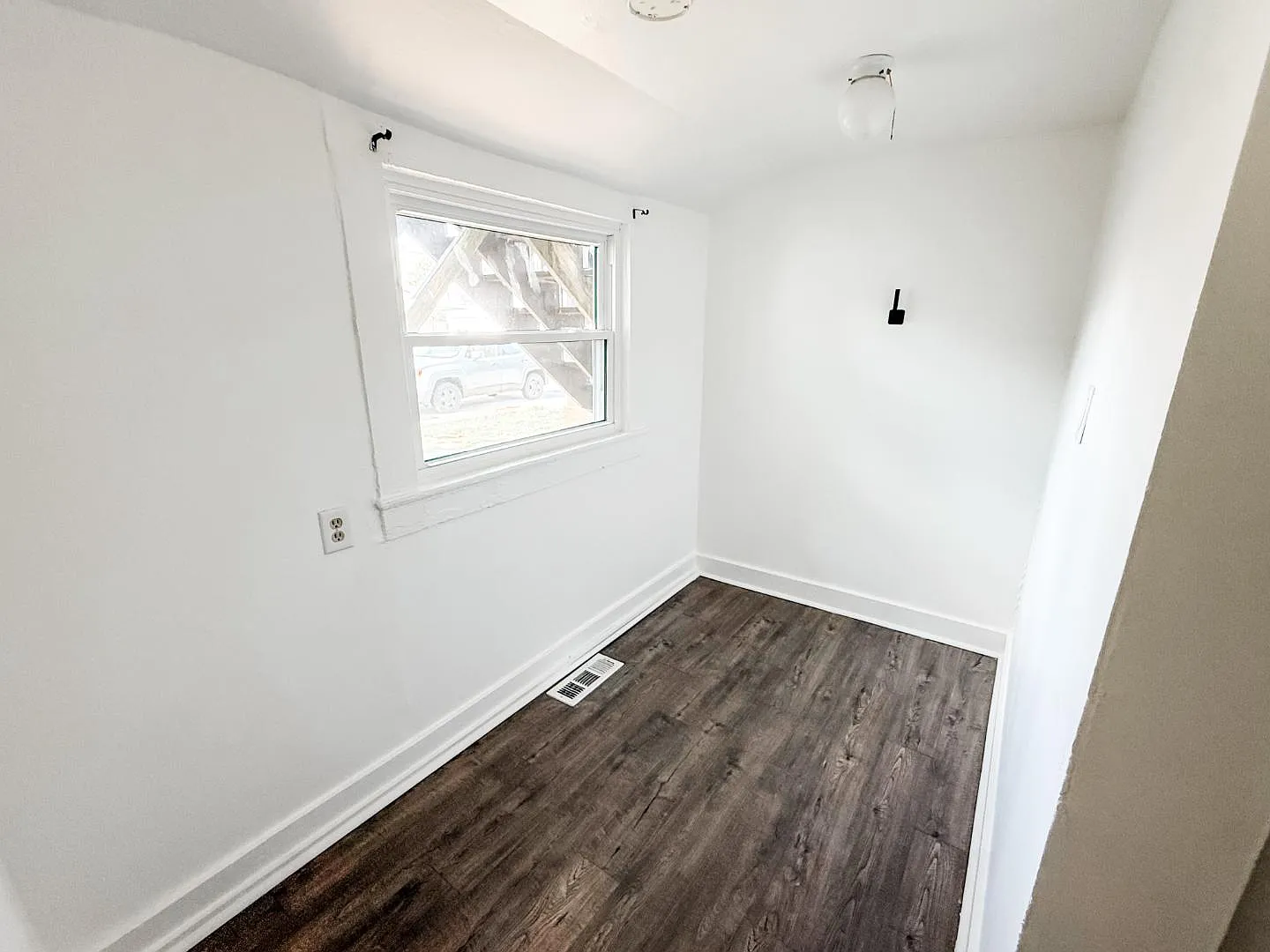 2235 Ekin Ave - #3 — Photo 2