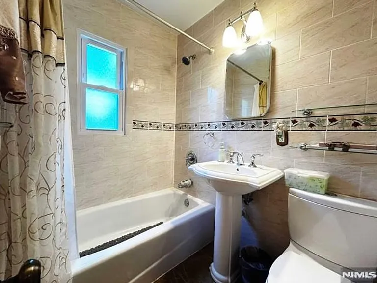321 Maplewood Dr — Photo 12