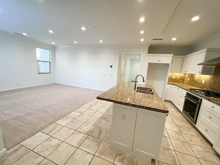 58 Quill — Photo 6