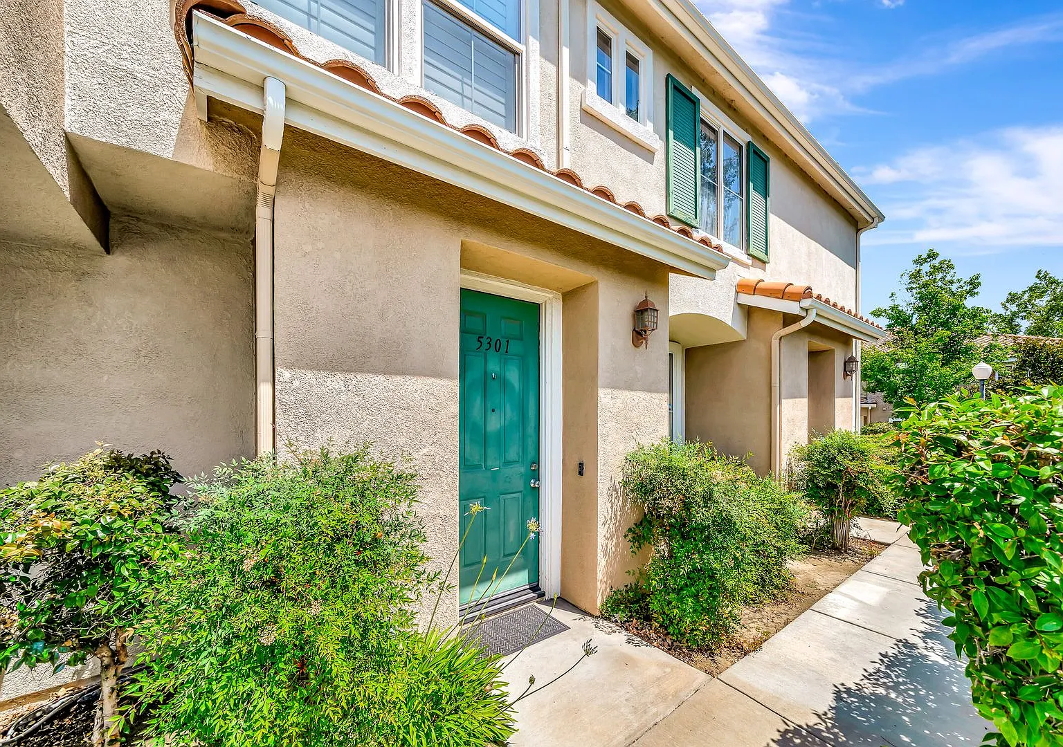 Beautiful 2 Bed | 2 Bath Gem — Photo 2