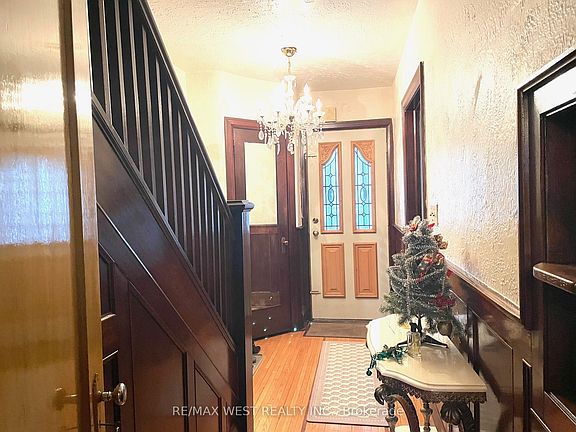 2nd image of 364 Roxton Rd