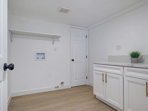 5th image of 935 Cuyamaca Ave