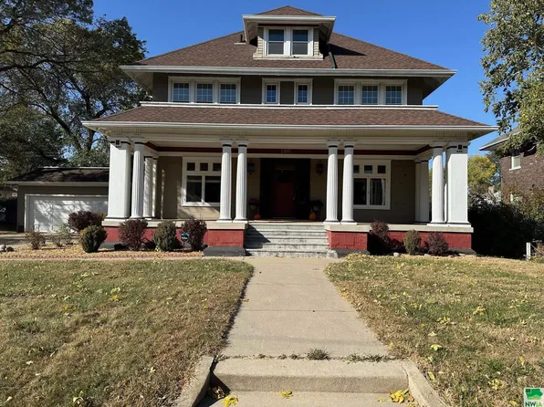 2911 Jackson St, Sioux City, IA 51104
