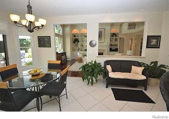 4th image of 7470 Autumn Hill Dr