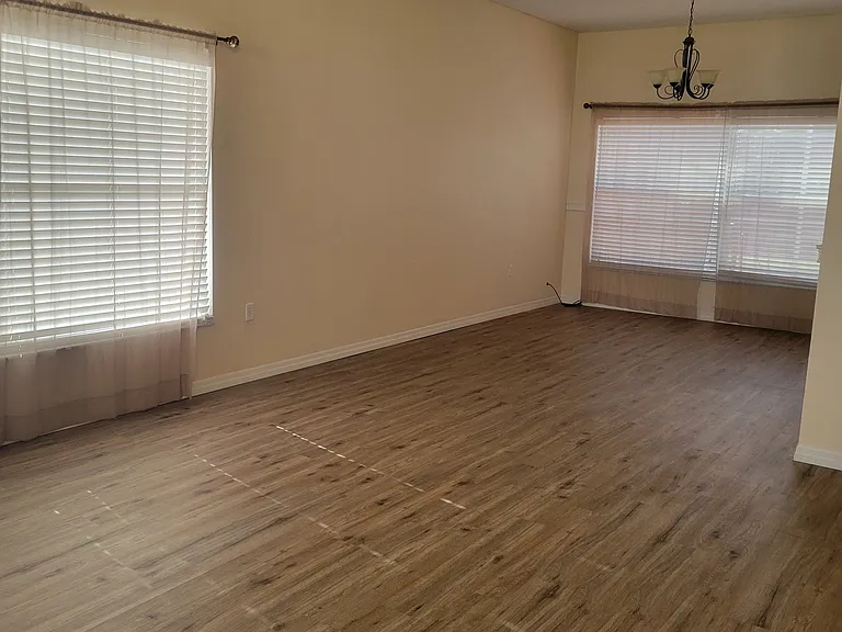 1324 Franford Dr — Photo 3