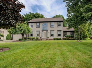 131 Kings Ln, Canfield, OH