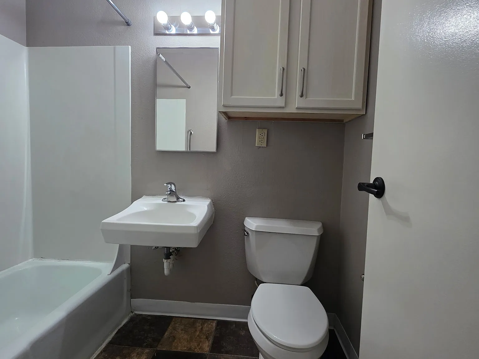 Liberty Lights Apartments G — Photo 3