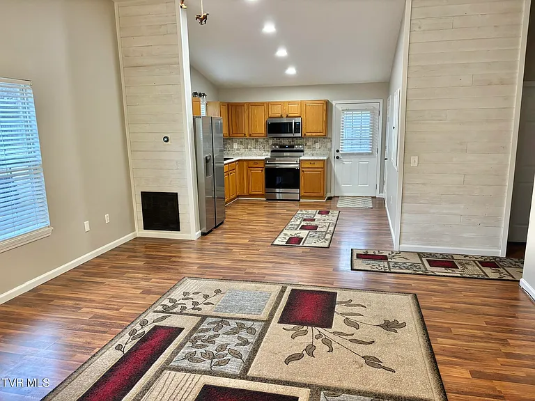 1023 Justus Dr — Photo 4